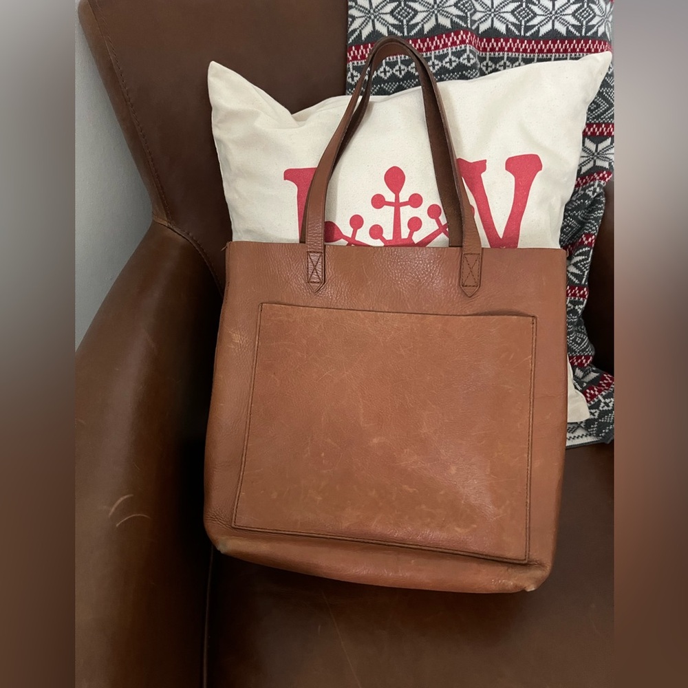 The Medium Transport Tote